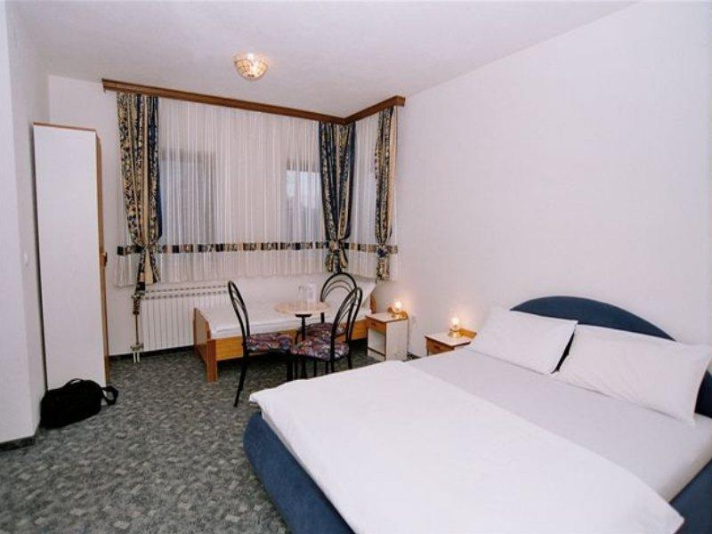 Ada S Hotel Bihać Habitación foto
